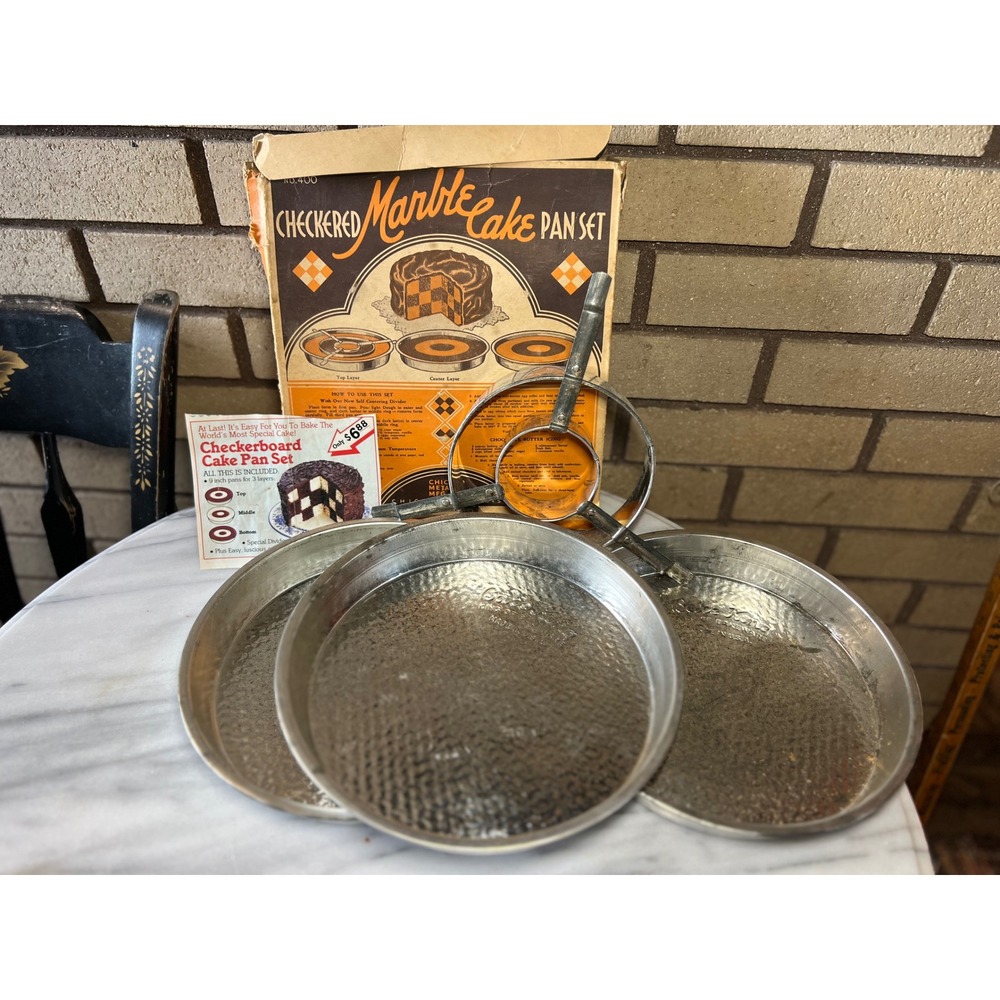 VTG Chicago Metallic Checkerboard Cake Pan Set 3 Round Pans with Divider